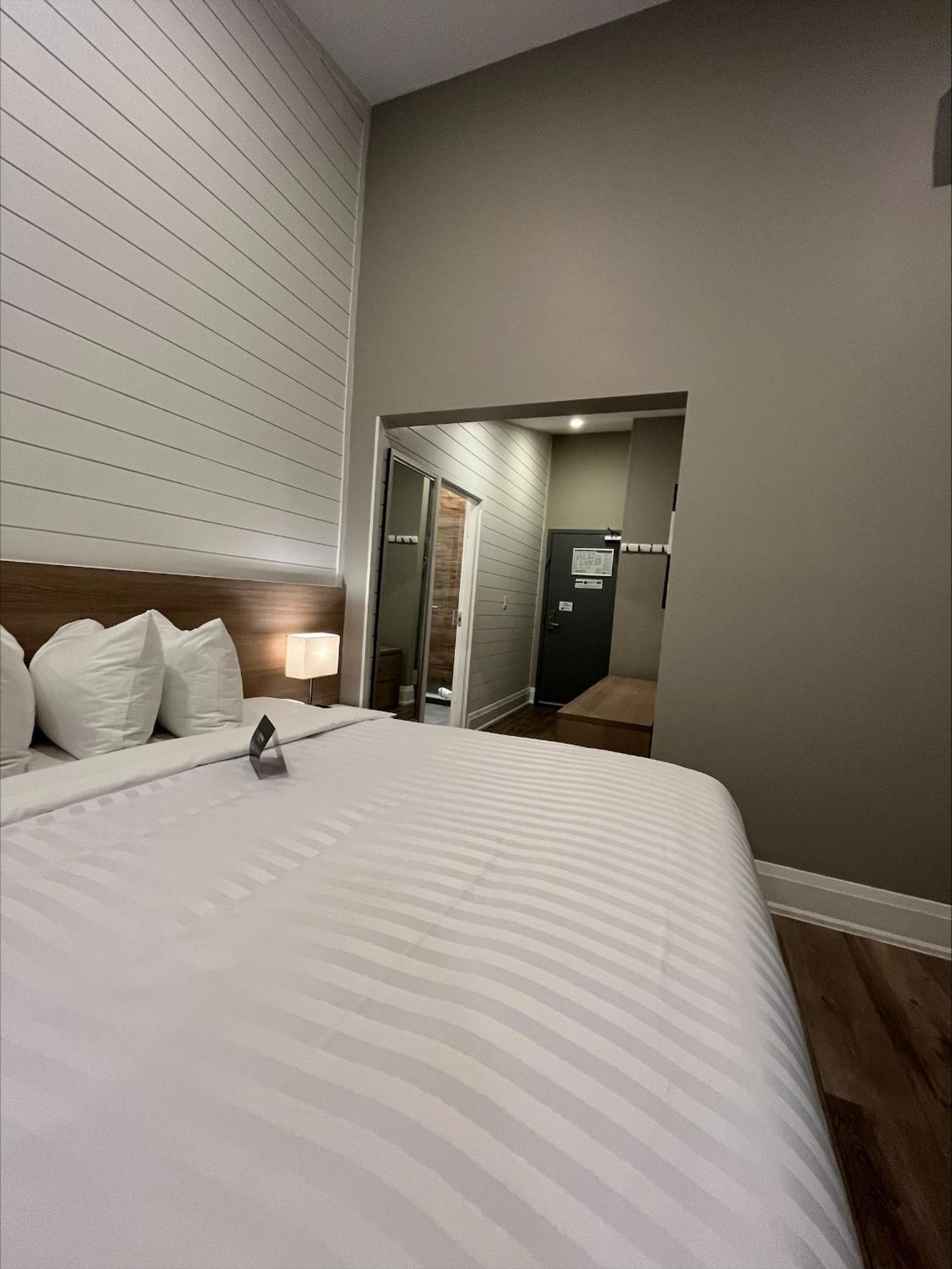 Colonial Hotel & Suites Grand Bend Zewnętrze zdjęcie
